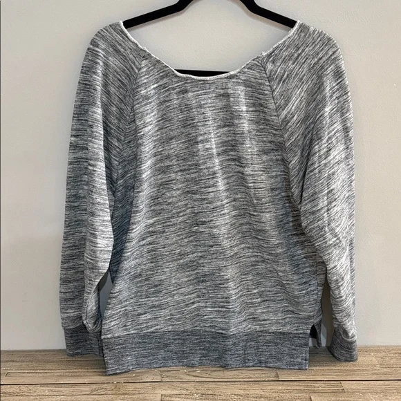 PINK Victoria's Secret Heathered Gray Sweater - Picture 5 of 5